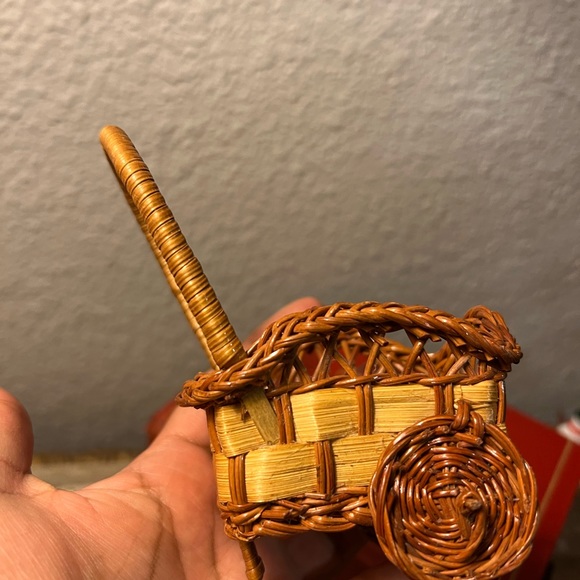 Vintage Small Brown Wicker Figurine Wheelbarrow Trinket Basket Jewelry Box - Picture 5 of 8